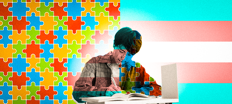 A imagem é uma representação artística que combina dois temas. O lado esquerdo é composto por um padrão de peças de quebra-cabeça de cores variadas (azul, verde, vermelho, amarelo e laranja). O lado direito é uma bandeira transgênero, com faixas nas cores azul-claro, rosa e branco. No centro, sobreposta aos dois fundos, há a figura de uma pessoa sentada a uma mesa, escrevendo em um livro. A figura da pessoa é uma mistura das cores e padrões dos dois fundos.