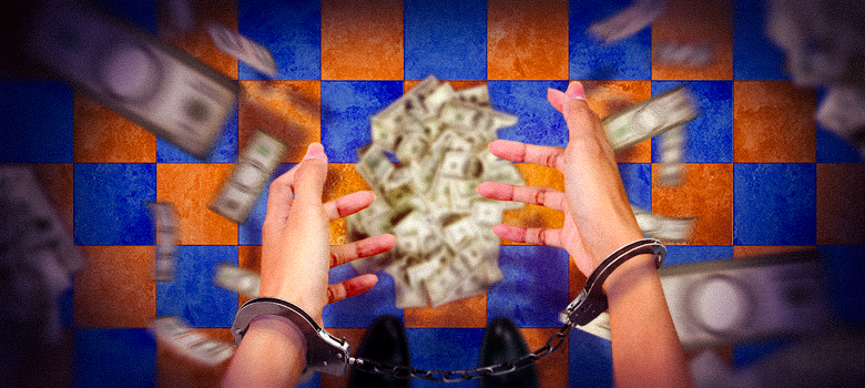 Esta é uma imagem que mostra duas mãos algemadas, vistas de cima, alcançando uma pilha de notas de dinheiro no chão. O piso é quadriculado com azulejos laranjas e azuis. Várias outras notas de dinheiro estão espalhadas ou flutuando ao redor, algumas delas borradas para dar a impressão de movimento.