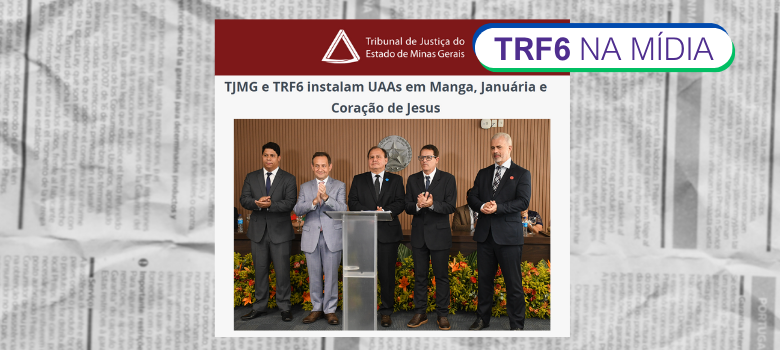 A imagem é uma captura de tela que simula um artigo de notícia emoldurado por um fundo que imita jornal amassado. No topo, há o logotipo do "Tribunal de Justiça do Estado de Minas Gerais" e o título "TRF6 NA MÍDIA" em um box gráfico.

O título do artigo é "TJMG e TRF6 instalam UAAs em Manga, Januária e Coração de Jesus". Abaixo do título, há uma fotografia central que mostra cinco homens em pé em um palco de cerimônia. Todos estão vestindo ternos, com a maioria em tons escuros e um homem no centro-esquerda de terno cinza claro. Eles estão atrás de um púlpito de acrílico. A decoração do palco inclui arranjos florais em tons de laranja na frente.